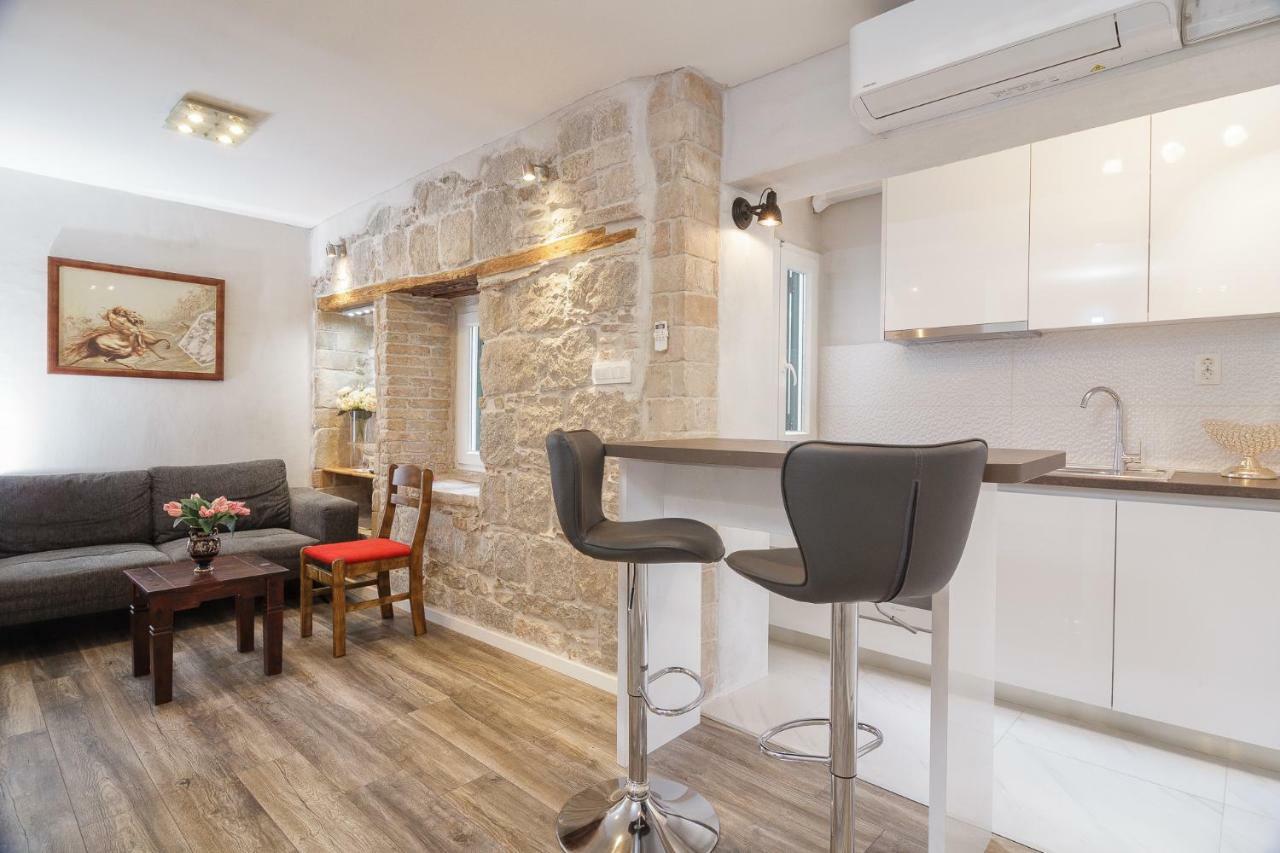 Apartment Stone Varos