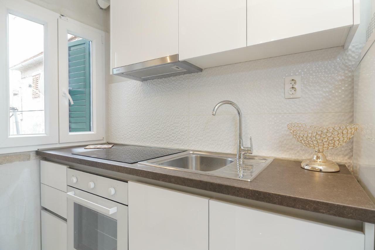 Stone Varos Apartment *
