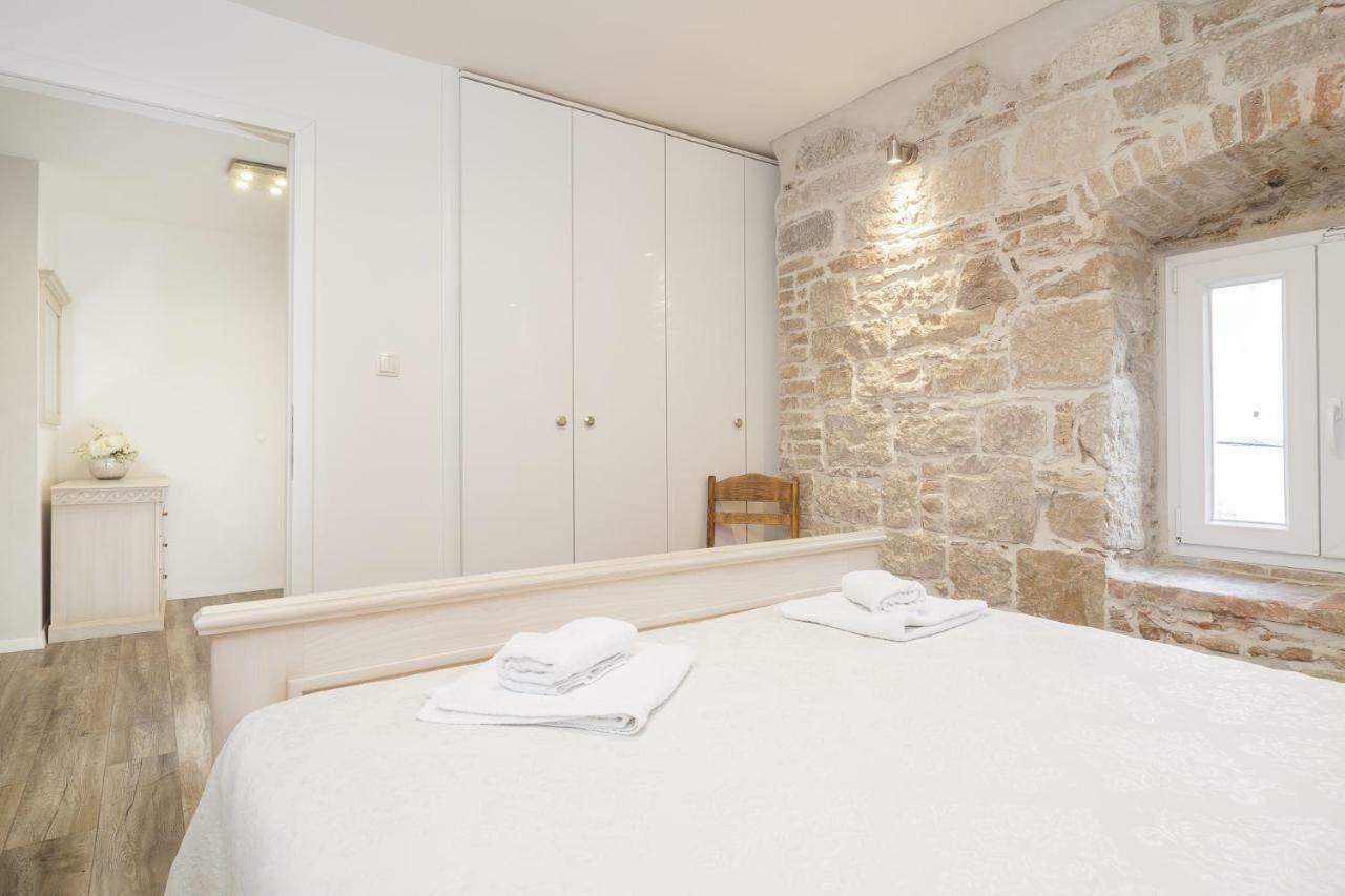 Apartment Stone Varos